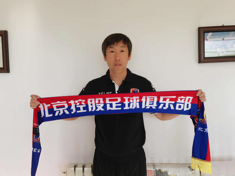 而她原本打算，等退休回国之后，要干的第一件事儿就是把这个大儿媳妇赶走。